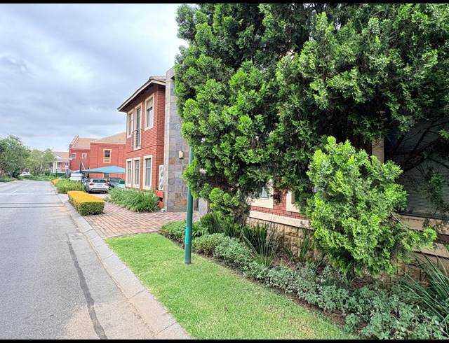 500M² OFFICE FOR SALE IN FOURWAYS